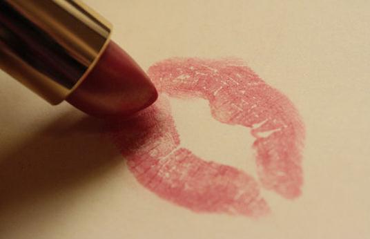 如何快速消除让人羞羞的吻痕?