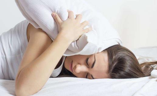 睡前做这些事情毁了睡眠质量