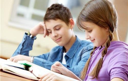 青春期的女孩别化浓妆!