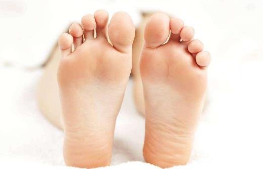 女人脚底受寒危害太大!